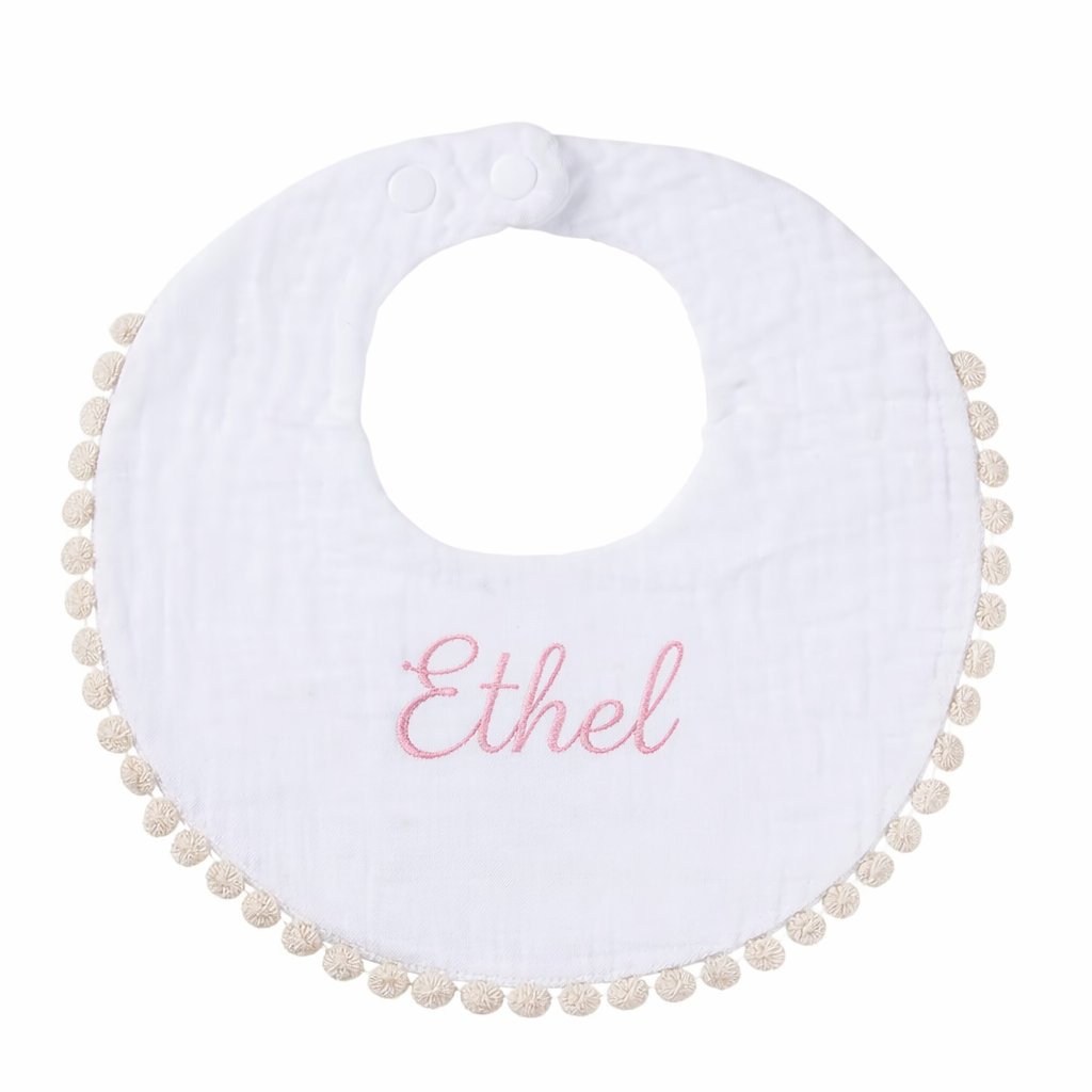 Bavoir bébé rond blanc  en gaze de coton avec bordure pompons et fermeture à pressions Broderie prénom 