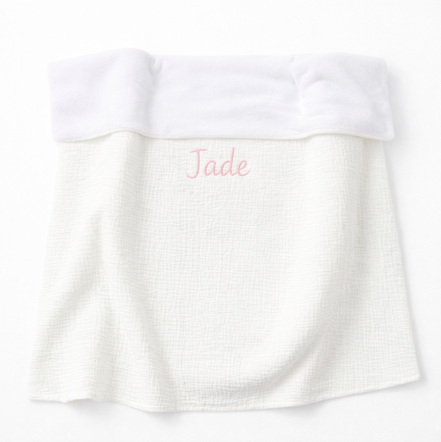  Couverture bébé blanc en gaze de coton avec doublure pilou pilou posée sur lit bébé, plaid doux et chaud pour chambre bébé
