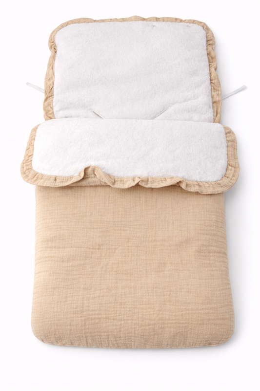nid d’ange bébé couleur sable beige en gaze de coton avec intérieur doux et chaud