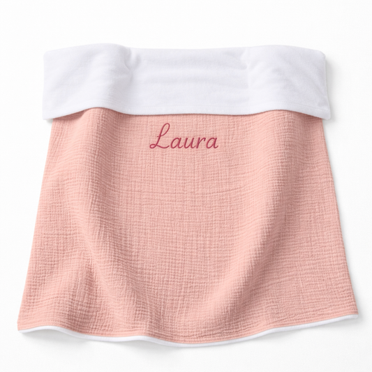 plaid bébé blanc avec prénom brodé en rose gaze de coton