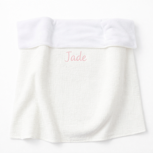 plaid bébé personnalisé en gaze de coton avec broderie prénom