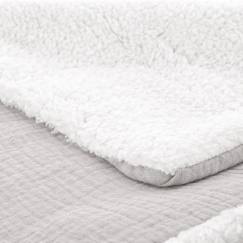 Plaid bébé tout doux – Idéal pour les premiers mois gris 