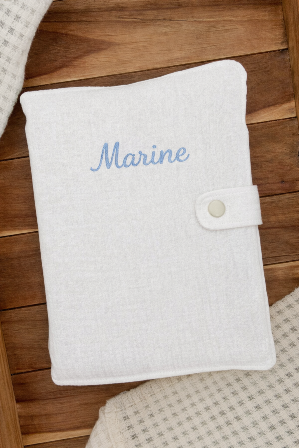 Protège carnet de santé bébé – Douceur et élégance blanc 