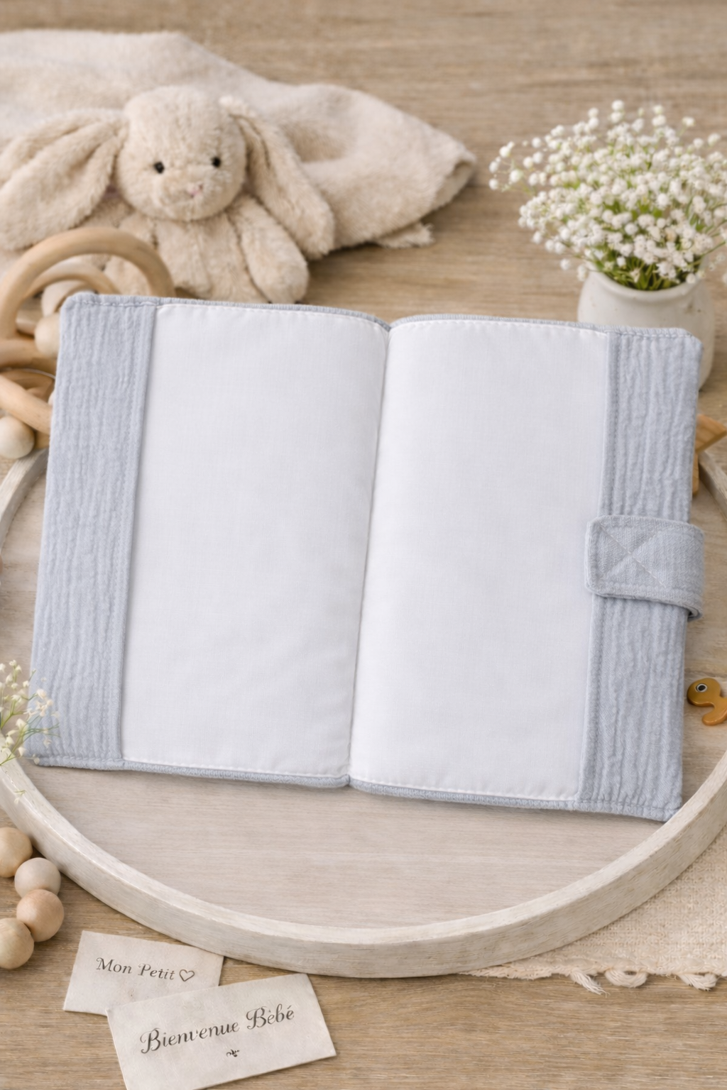 Protège carnet de santé en coton – Univers bébé naturel gris ouvert