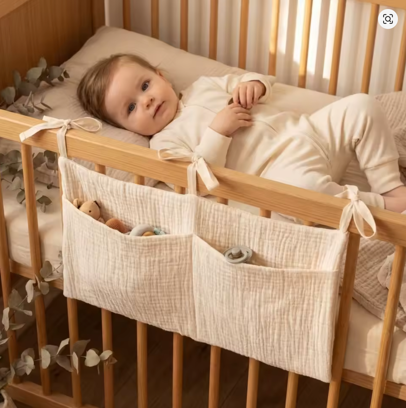 organisateur de lit bébé en tissu suspendu avec poches de rangement, fixé sur lit à barreaux pour accessoires bébé blanc 