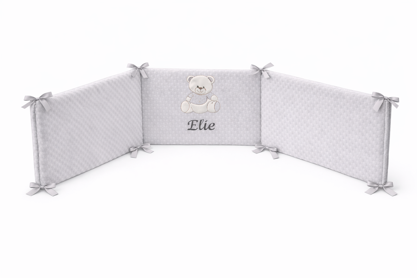 Tour de lit bébé bleu en 3 panneaux avec liens à nouer, tissu doux effet pilou pilou, personnalisé avec le prénom brodé et motif ourson