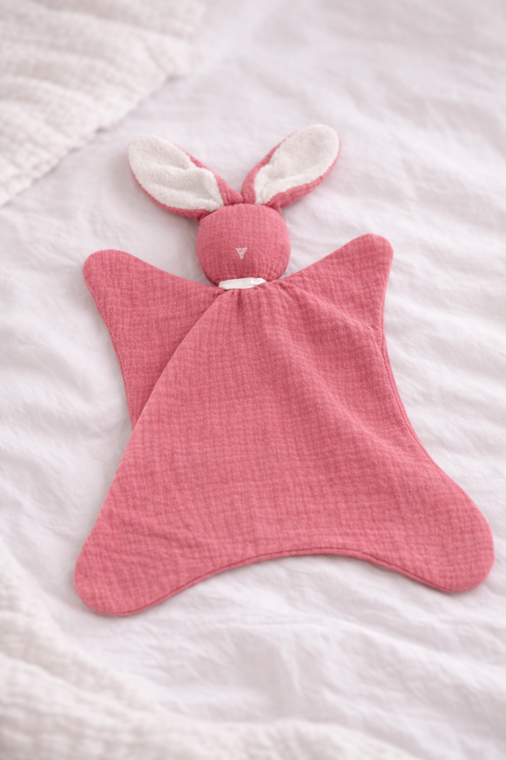 doudou bébé couleur nude en coton avec forme lapin  rose 
