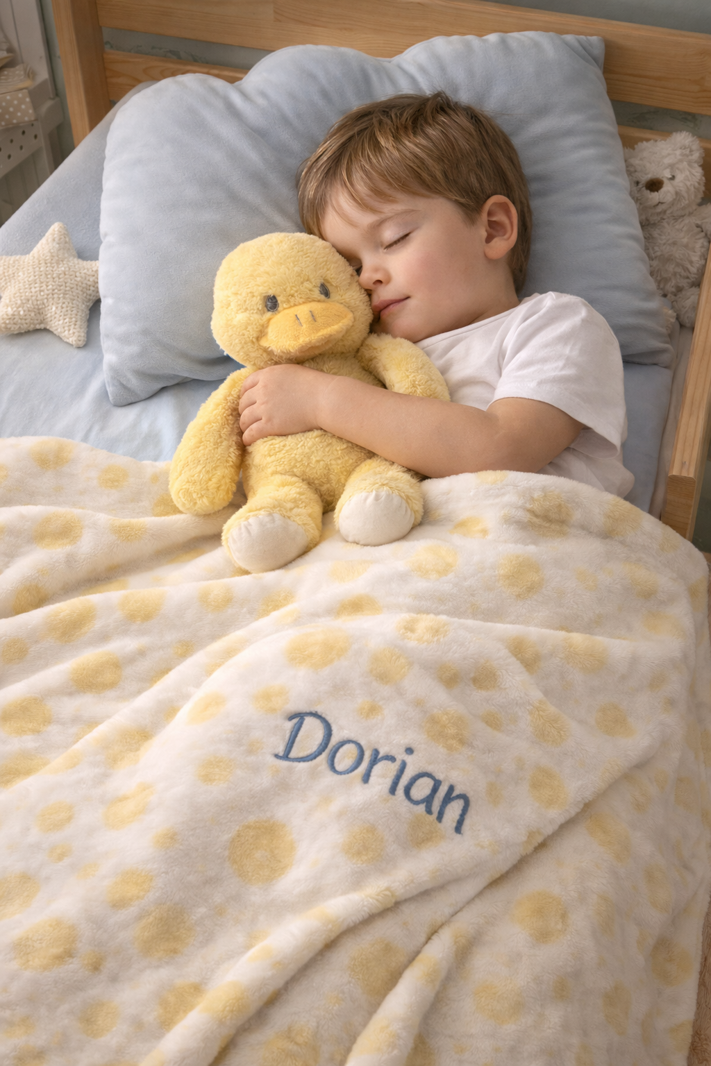 Plaid bébé personnalisé prénom + peluche canard – Couverture douce 70x90 cm motif pois jaune – Cadeau naissance mixte
