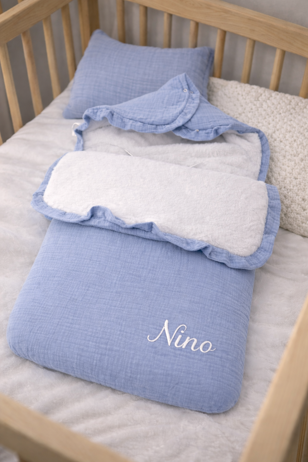 nid d’ange bébé couleur bleu  avec intérieur chaud et ouverture zippée