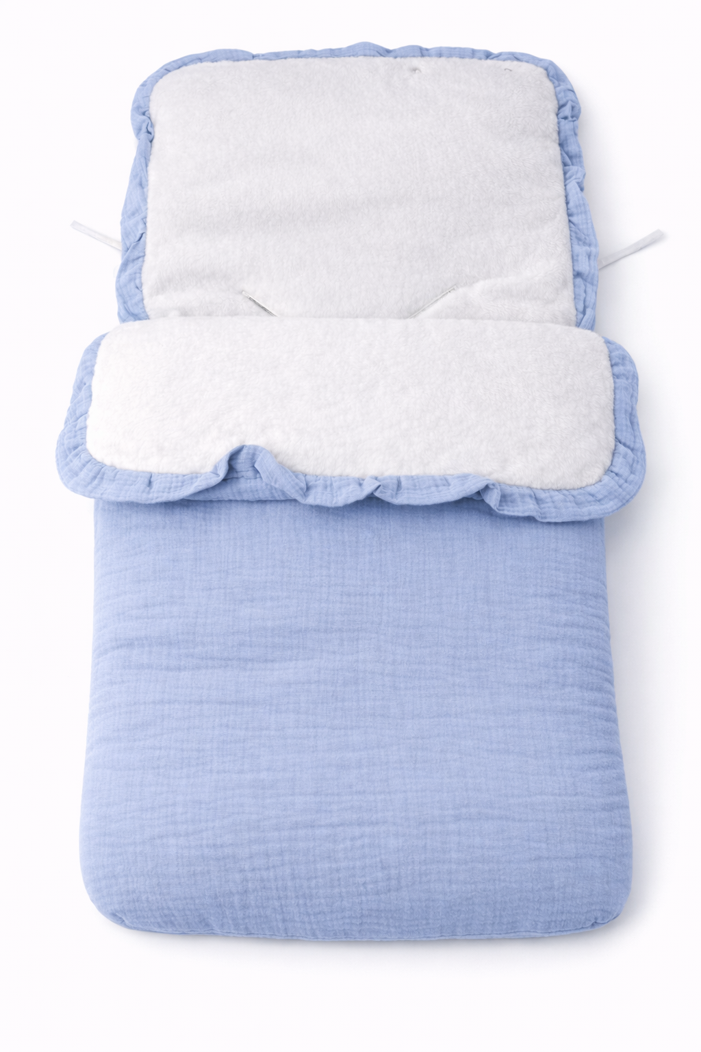 nid d’ange bébé couleur  bleu en gaze de coton avec intérieur doux et chaud 