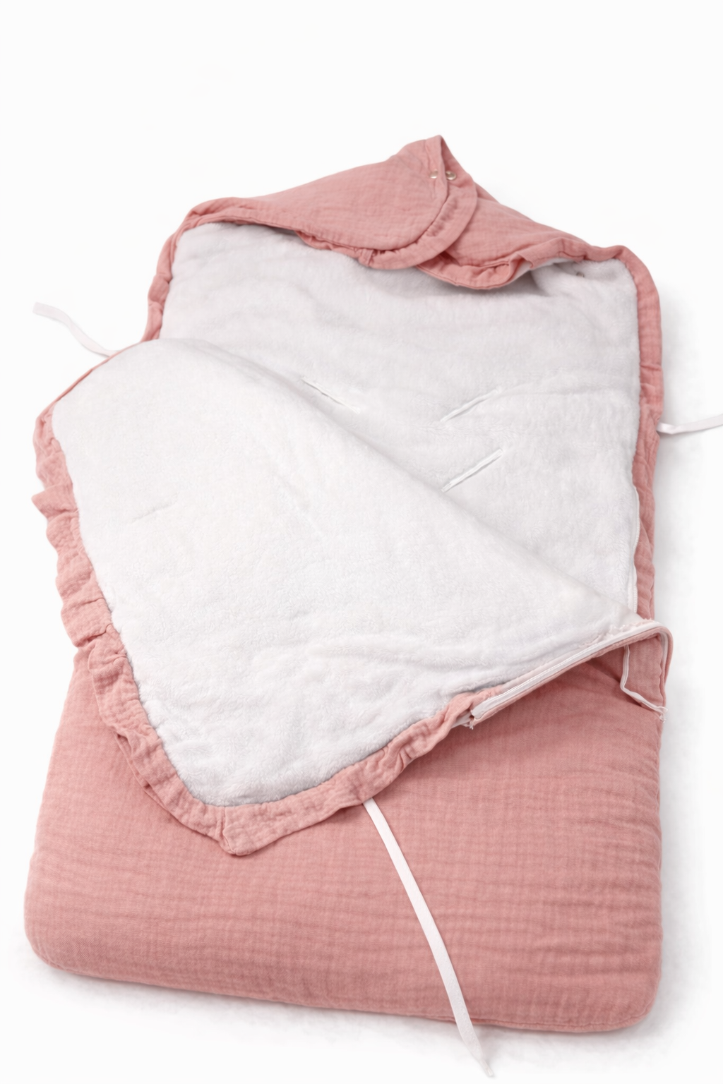 nid d’ange bébé couleur rose  avec intérieur chaud et ouverture zippée