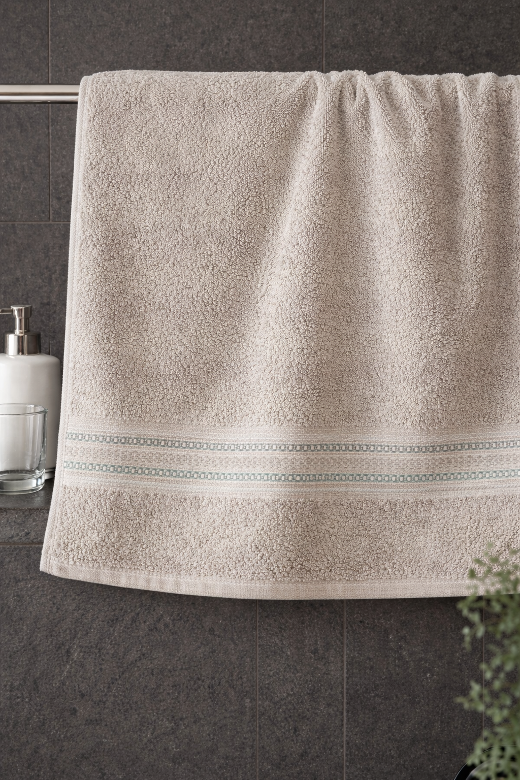 sur porte serviette Serviette de bain personnalisée – Élégance et confort